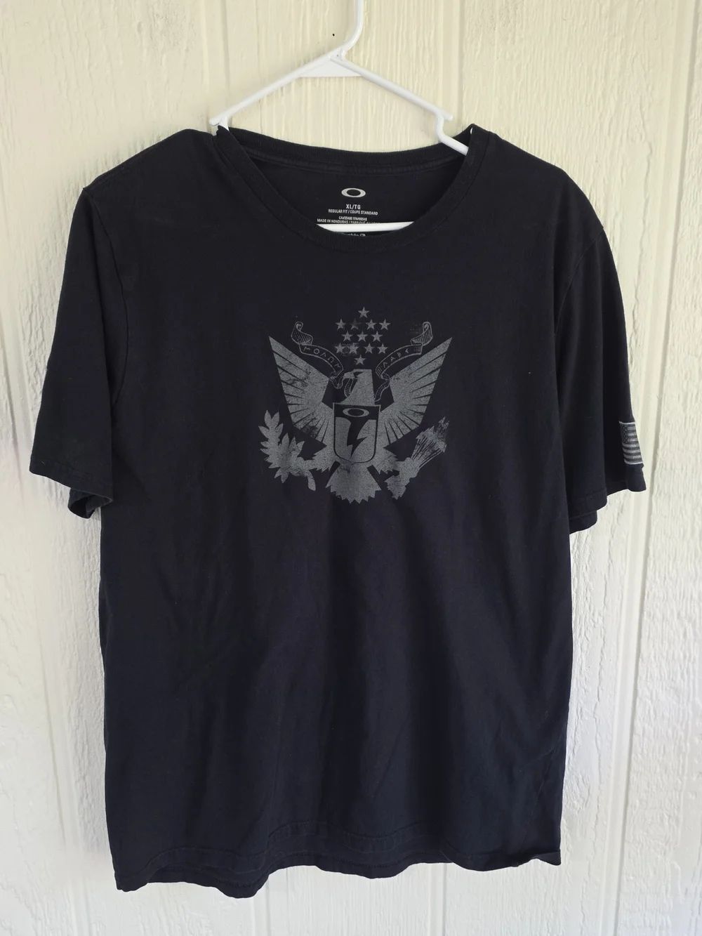 Oakley Black Short-Sleeve Men’s Tee with Sleeve Logo, Size XL